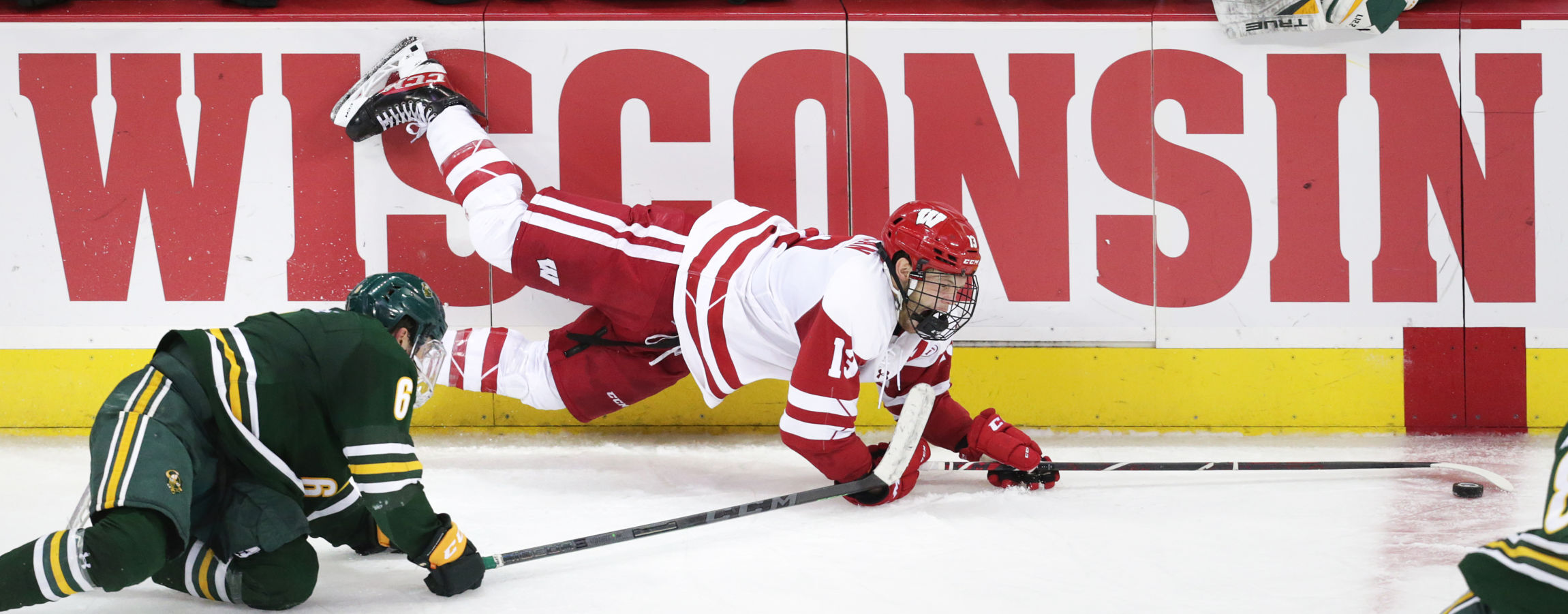 112721_uwhockey_04-11272021205250